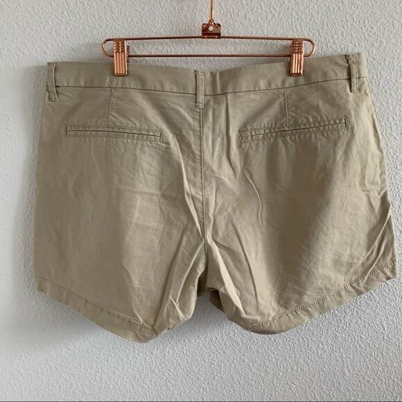 Old Navy Classic Khaki Shorts Neutral Summer Casual Uniform 12 - Picture 2 of 4